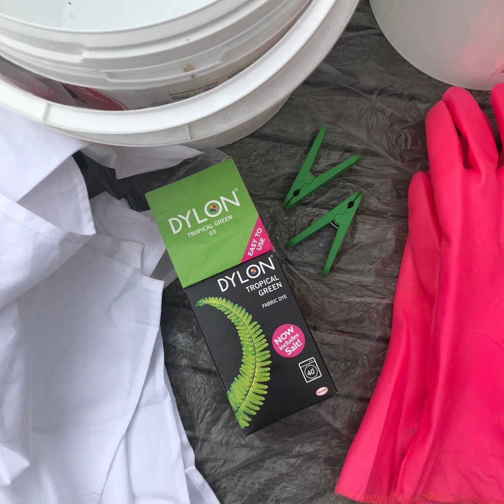 DIY wedding, dying my own&nbsp;napkins